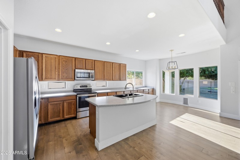 Oversized entertainer's kitchen island