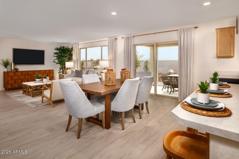 LARGE EAT IN KITCHEN