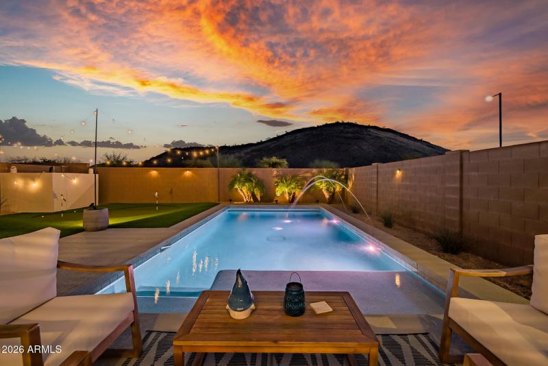 PebbleTec Pool with HUGE Baja Step