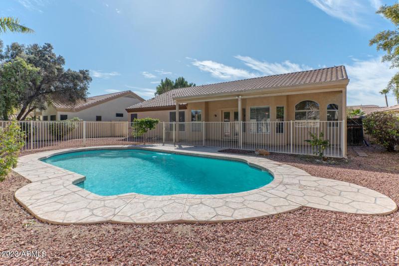 Pool 2-023-015-1500x1000