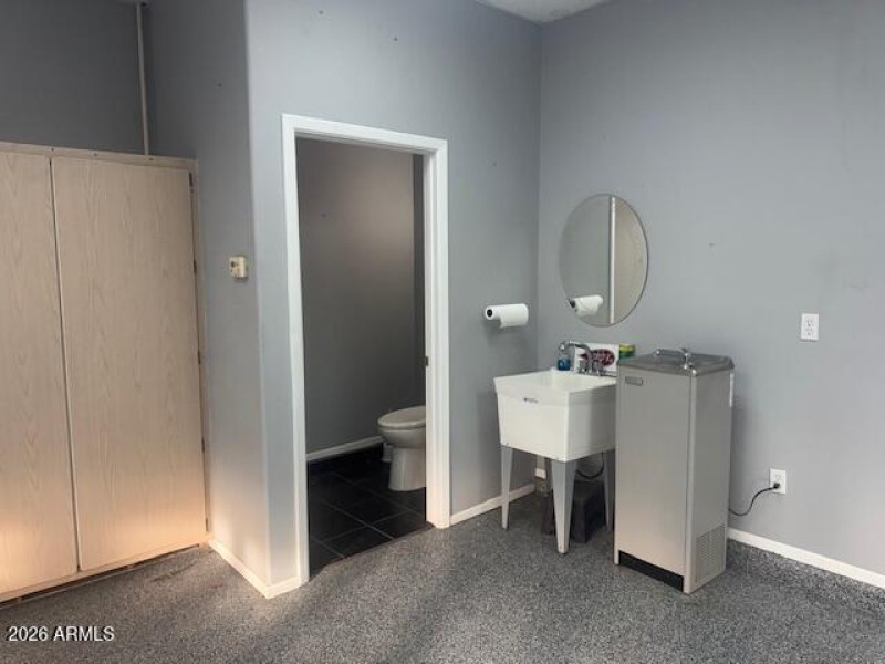 Garage Bath, sink, drinking fountain