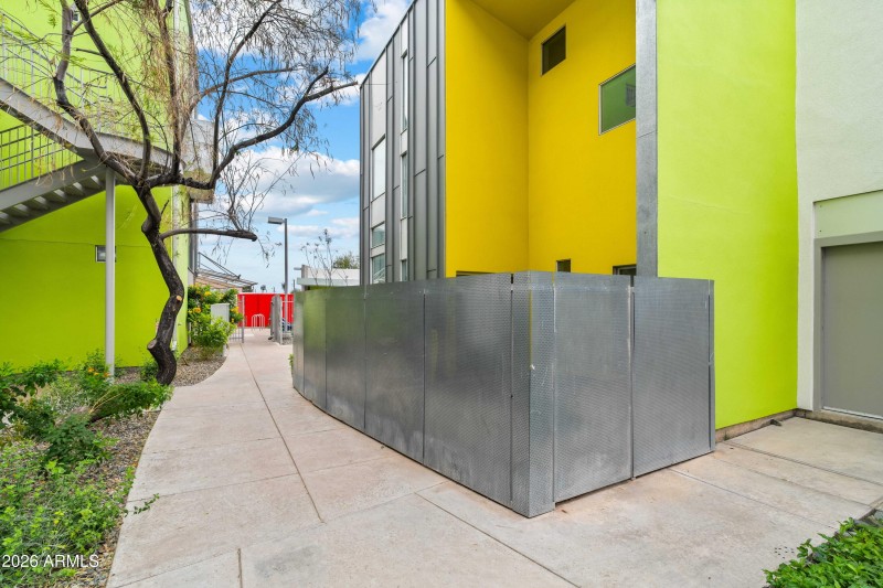 Enclosed & Private outdoor area