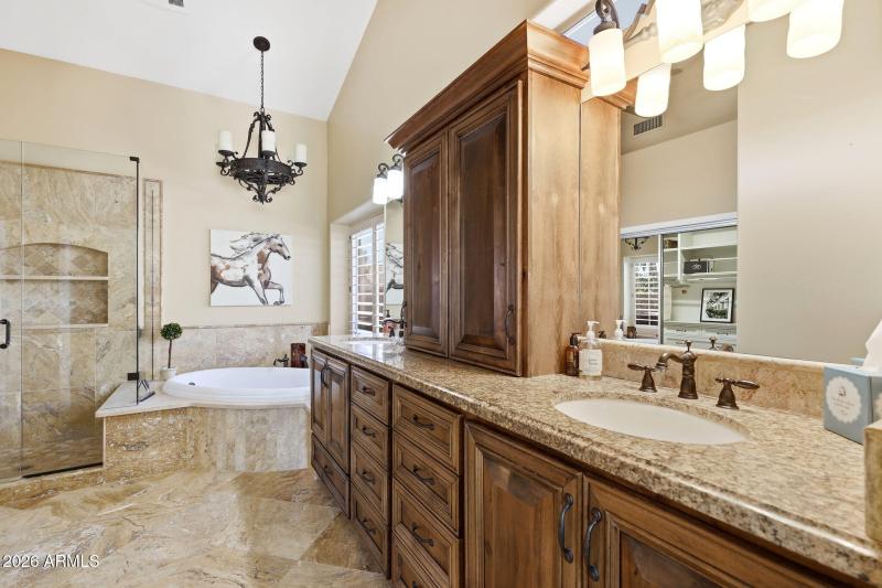 Primary Bathroom (4)