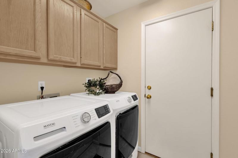 14-web-or-mls-16245-e-montrose-dr