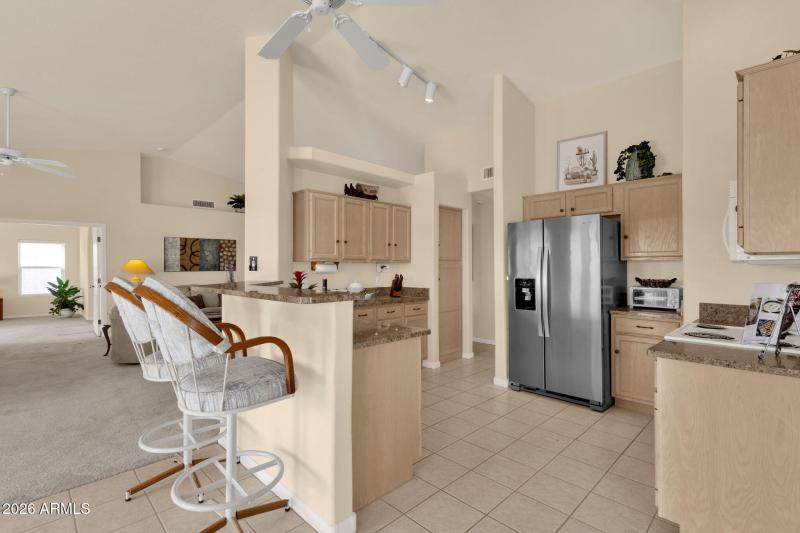 19-web-or-mls-16245-e-montrose-dr