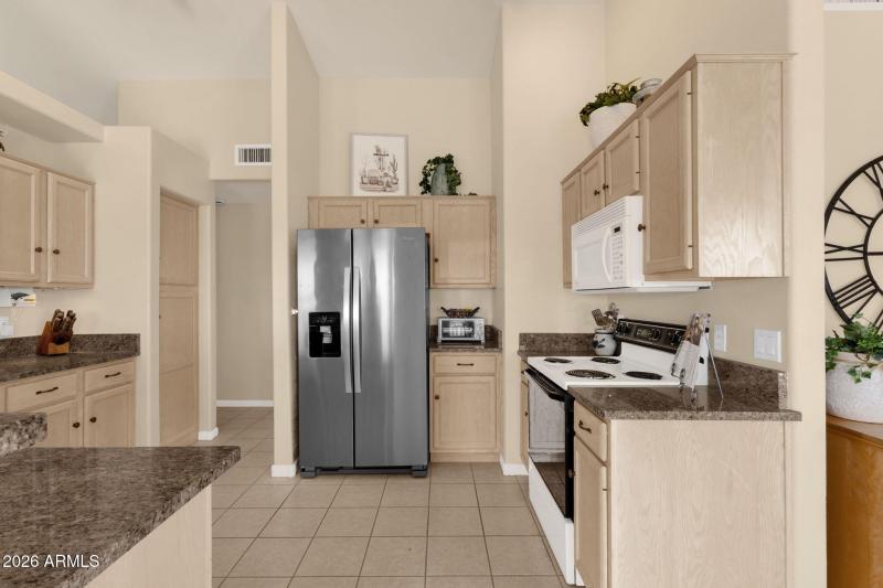 21-web-or-mls-16245-e-montrose-dr