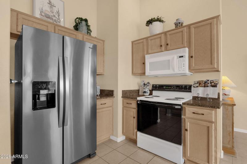 22-web-or-mls-16245-e-montrose-dr