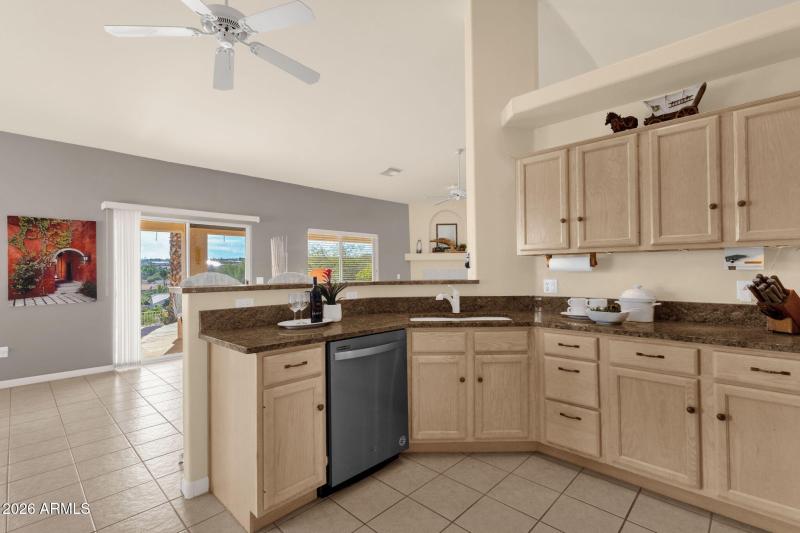 23-web-or-mls-16245-e-montrose-dr