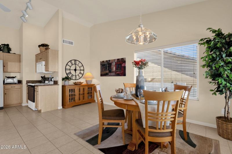 25-web-or-mls-16245-e-montrose-dr