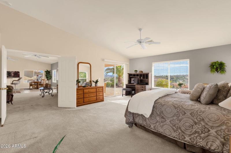 27-web-or-mls-16245-e-montrose-dr