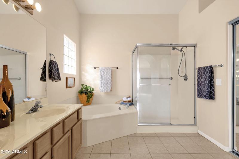 30-web-or-mls-16245-e-montrose-dr