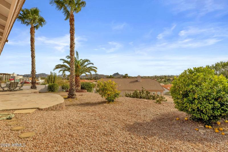 39-web-or-mls-16245-e-montrose-dr