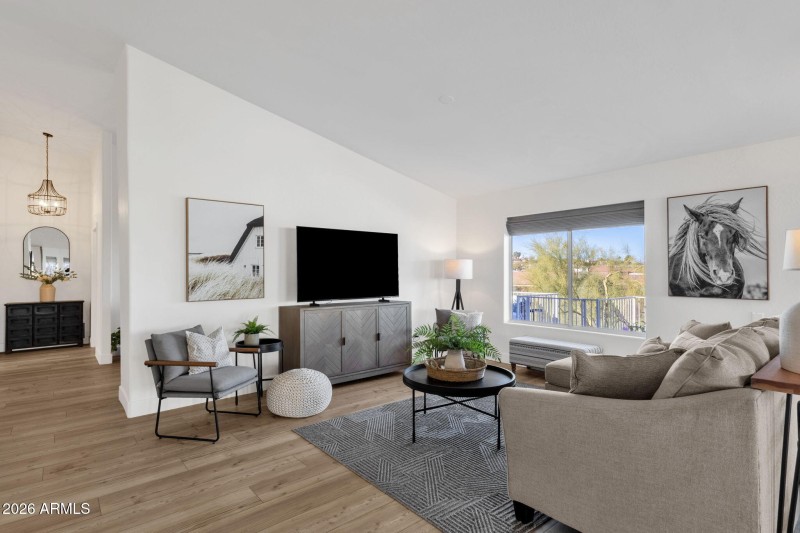 8-web-or-mls-16310-e-bainbridge-ave