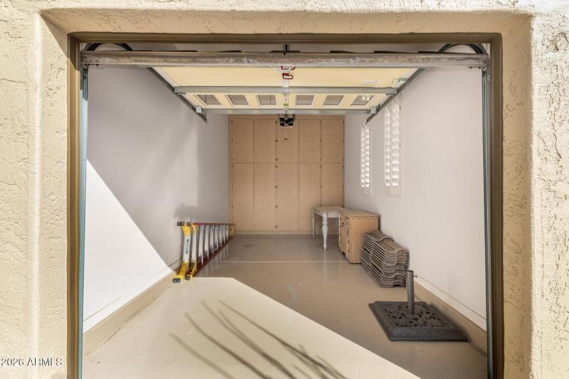 3rd Car Gar w/Cabinets