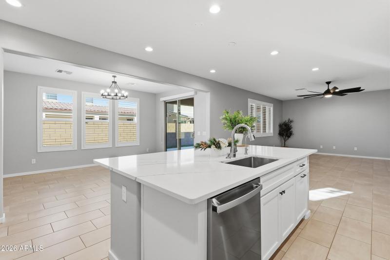 Expansive Entertainer’s Kitchen