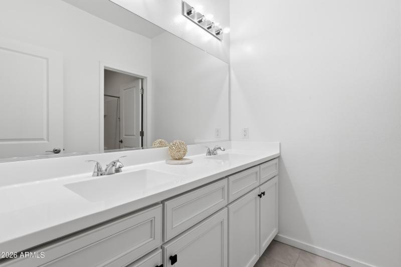 Upstairs Guest Bath w/ Private Wet Area