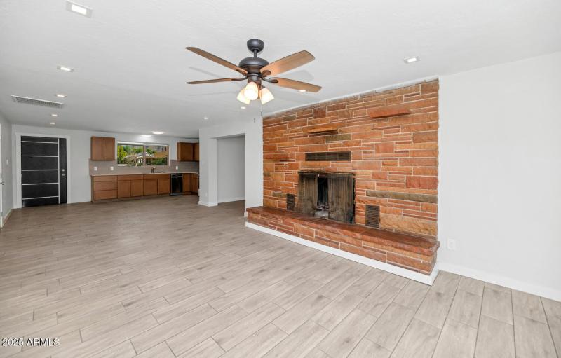 4821 E Sheridan St-large-013-043-4821 E