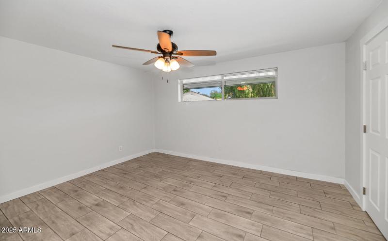 4821 E Sheridan St-large-021-030-4821 E