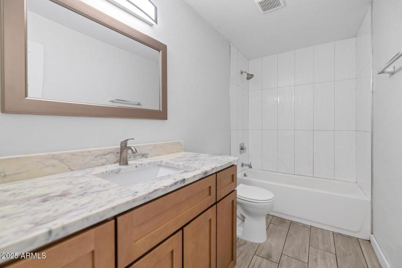 4821 E Sheridan St-large-022-050-4821 E