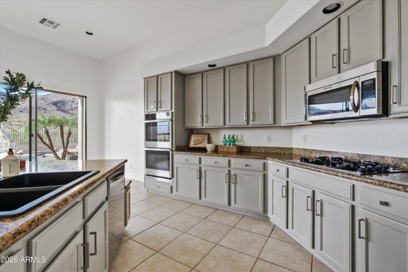 Upgraded Soft-Close Kitchen Cabinetry