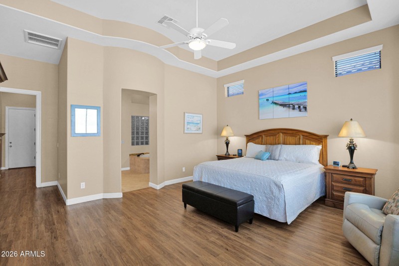 Primary bedroom, ensuite