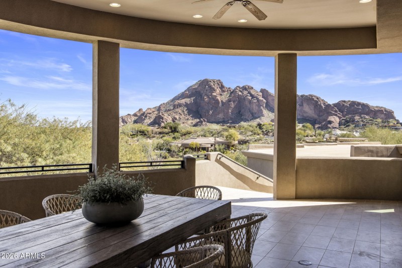 Front Patio-Camelback View