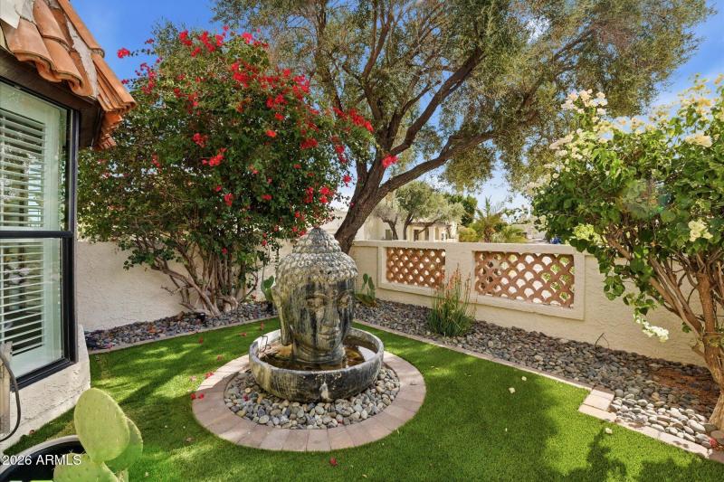 Front Courtyard & Fountain