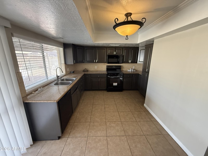 Kitchen With Dark Cabinetsng Room Layout