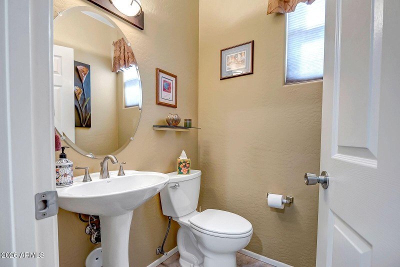 rounders - powder room