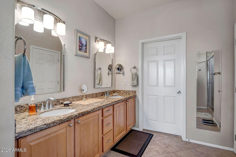 rounders - main bath