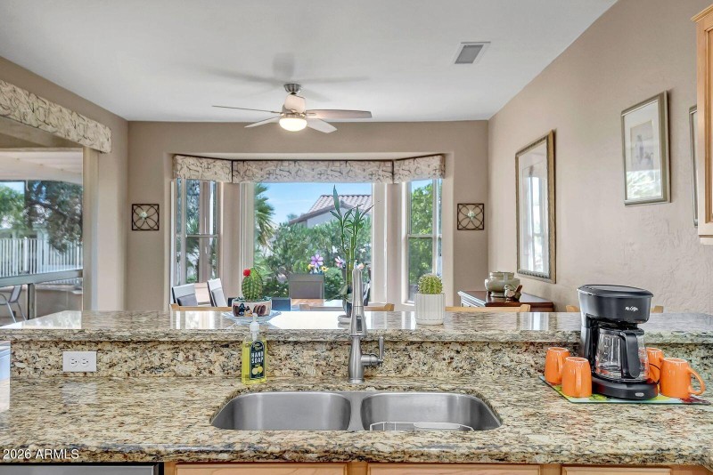 rounders - kitchen patio