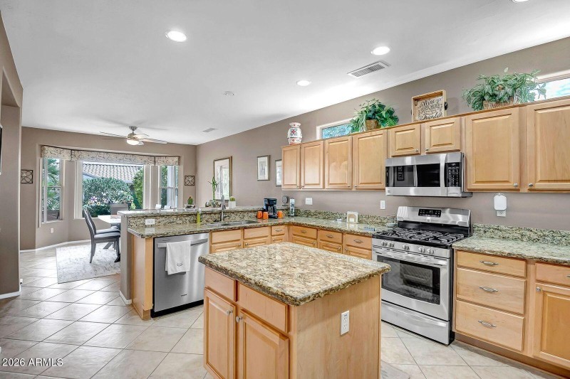 rounders - kitchen dining