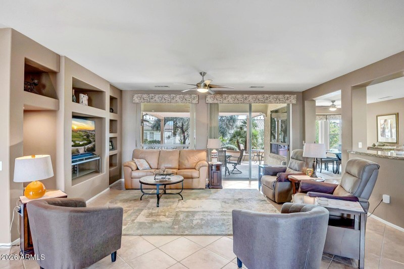 rounders - great room