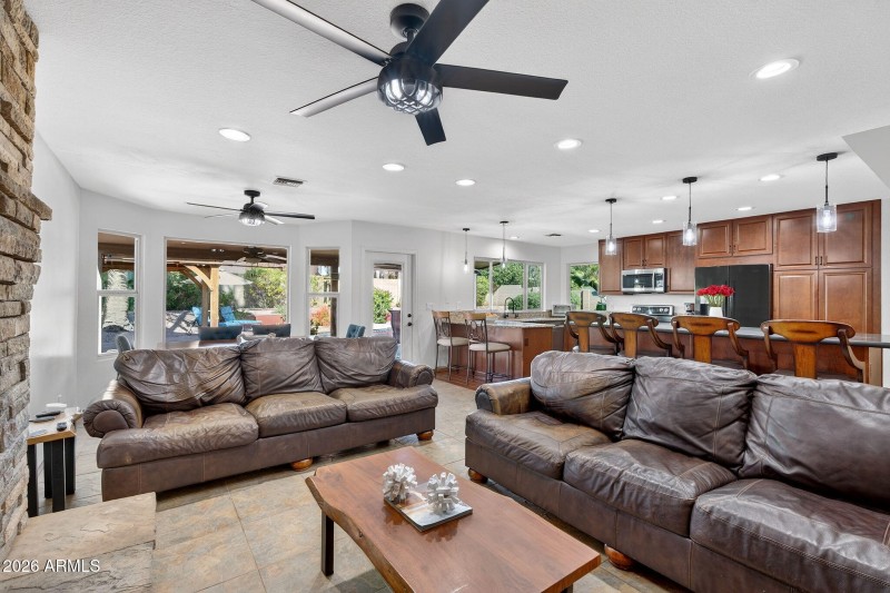 15-web-or-mls-71E Beck Ln