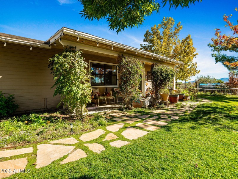 24-web-or-mls-17827 S Tawny Ln-13