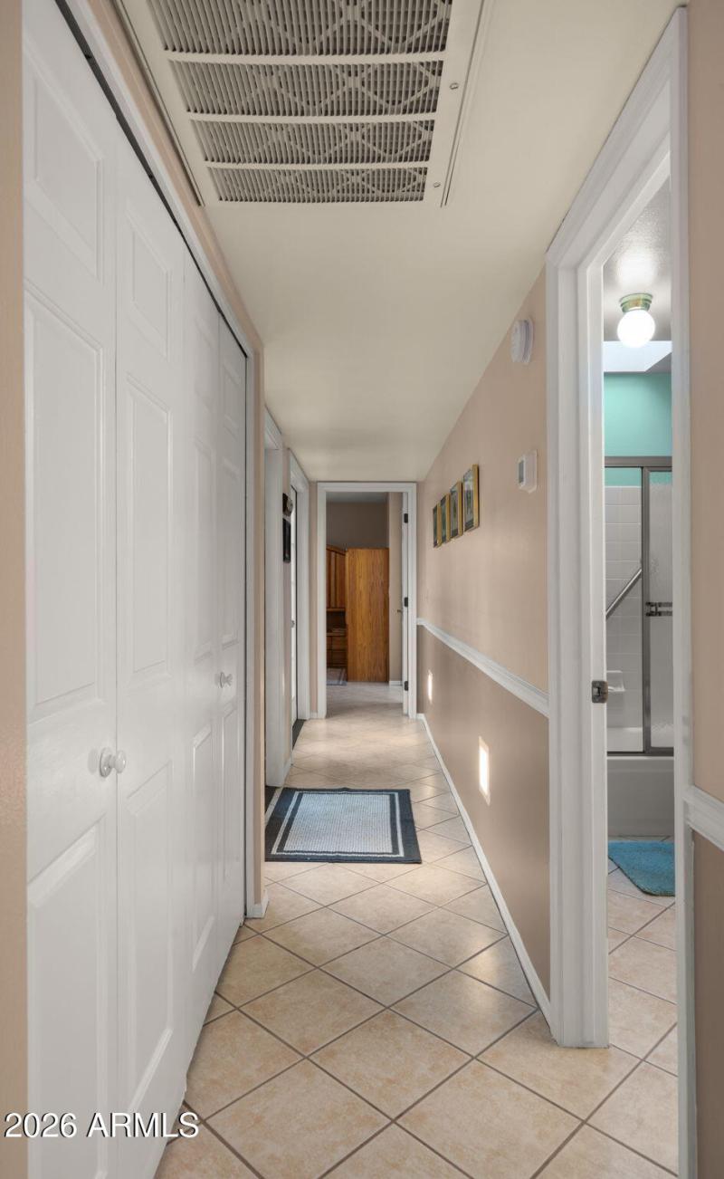 20-web-or-mls-Hallway