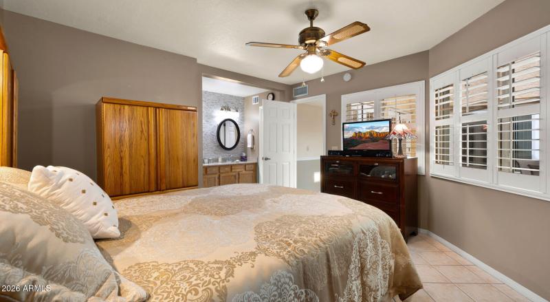 24-web-or-mls-Primary Bedroom3