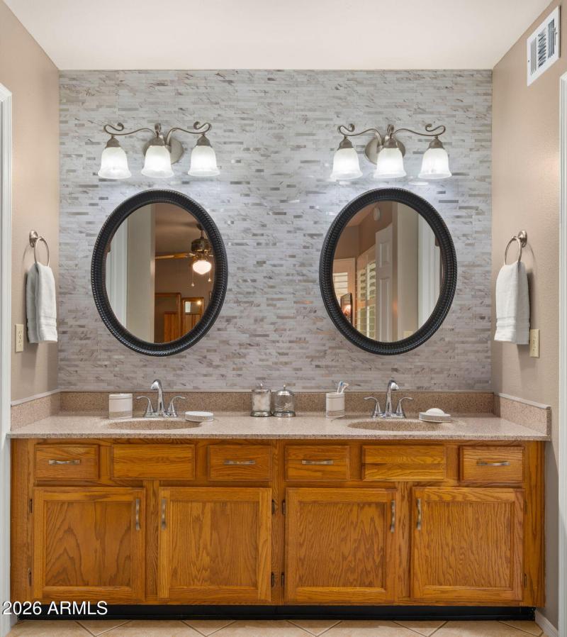 25-web-or-mls-Primary Bedroom4