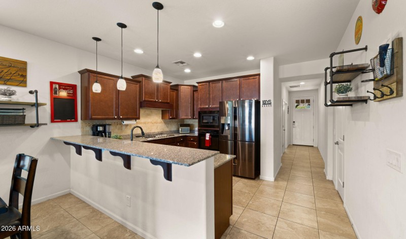 6-web-or-mls-Kitchen1