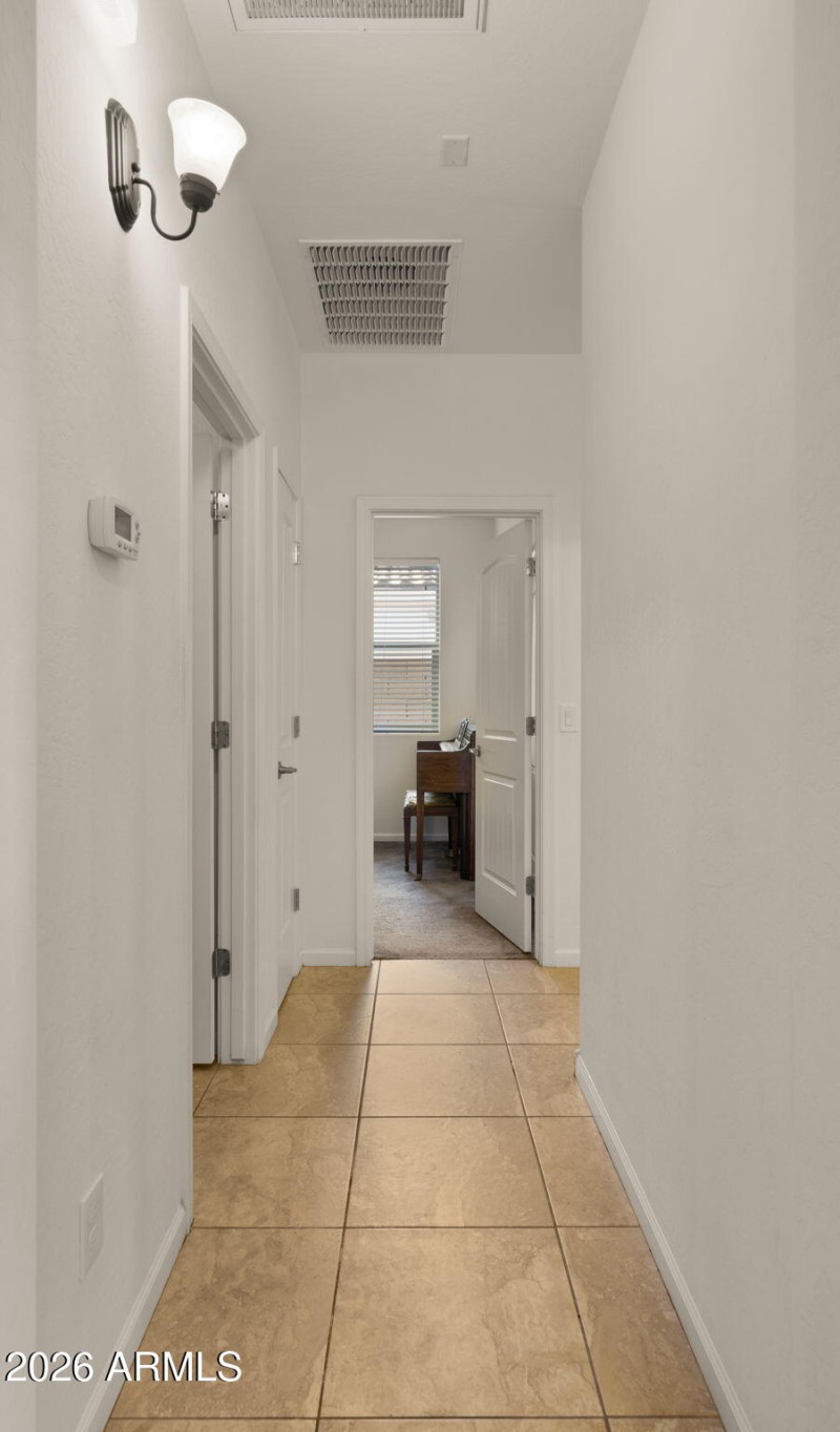 19-web-or-mls-Hallway