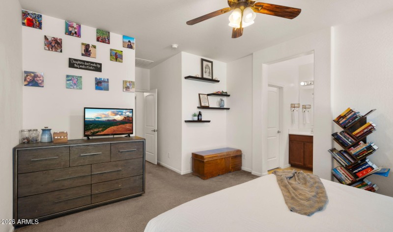 28-web-or-mls-Primary Bedroom5