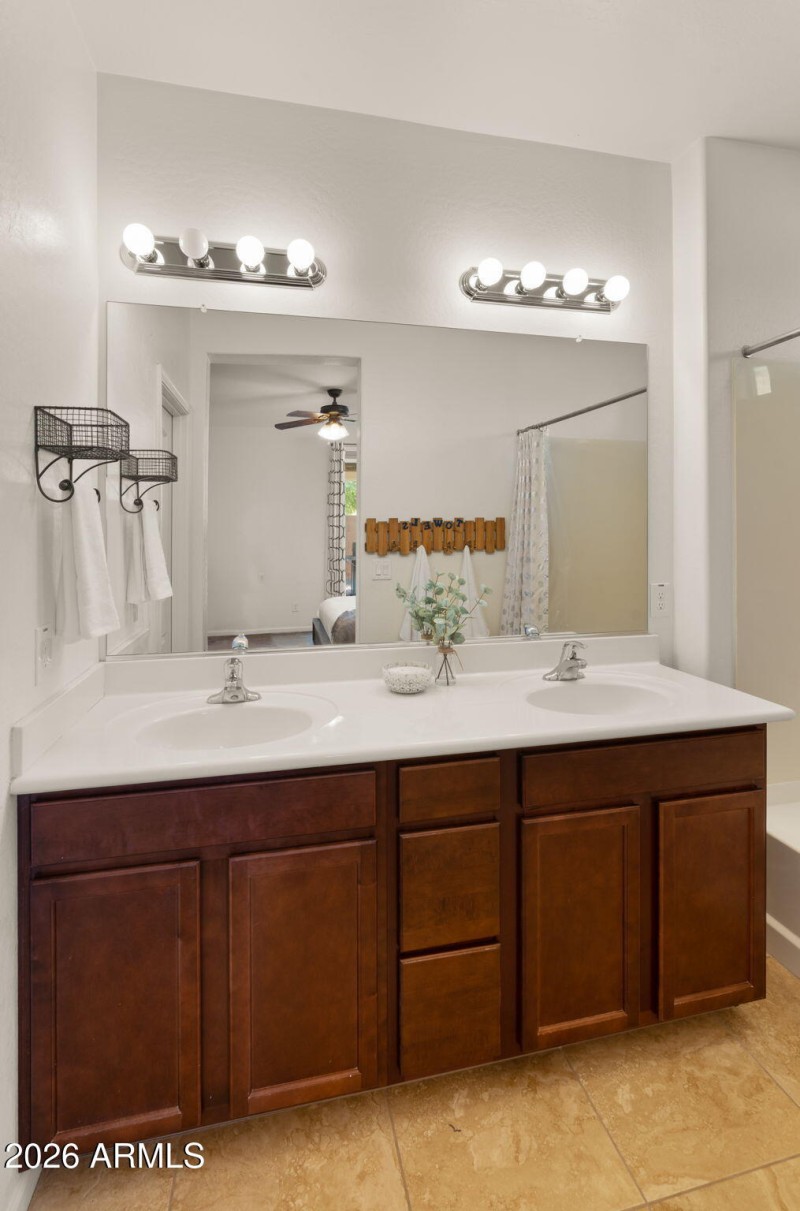 30-web-or-mls-Primary Bedroom1