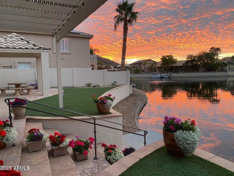 BEAUTIFUL SKY WITH FLOWERS ON STEP