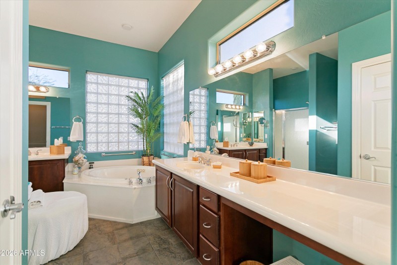 29-16385 W Glacier Ct