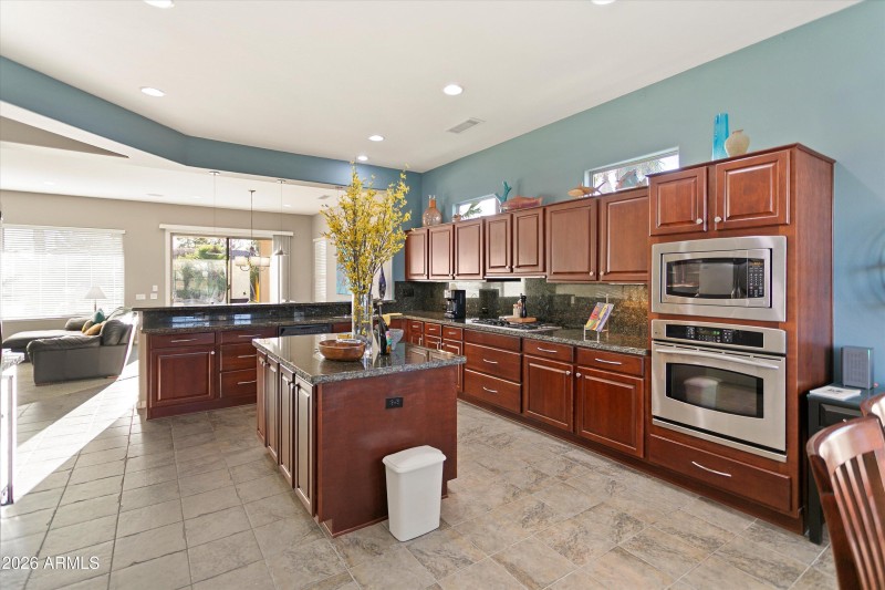 23-16385 W Glacier Ct