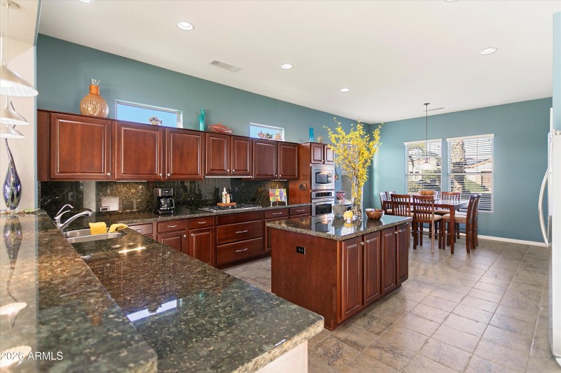 22-16385 W Glacier Ct