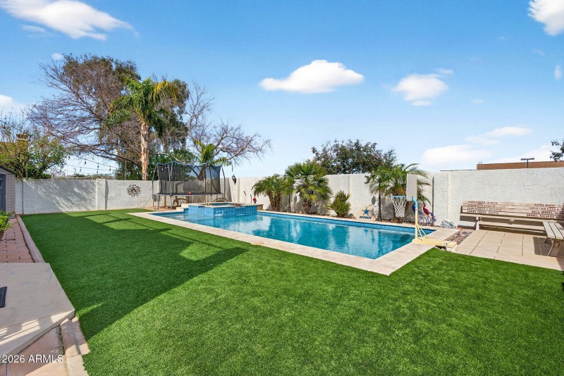 58-web-or-mls-10E Winged Foot Dr