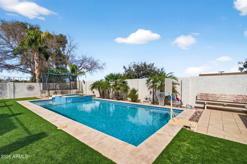 59-web-or-mls-11E Winged Foot Dr