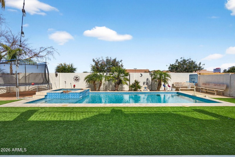 60-web-or-mls-12E Winged Foot Dr