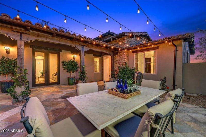 08-Courtyard Dining II